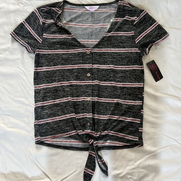 No Boundaries Size M(7-9) Light Weight Short Sleeve Top - Picture 5 of 8